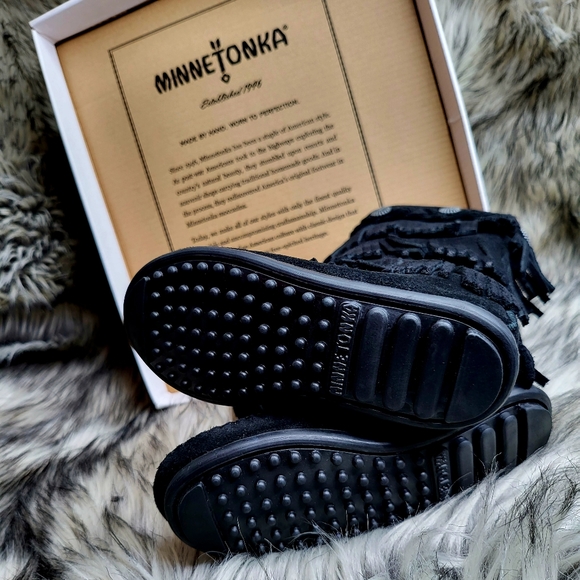 MINNETONKA 3 LAYER FRINGE TODDLER/BABY BOOT - Picture 4 of 9